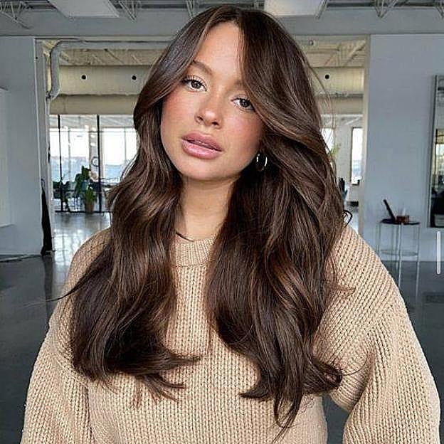 Mechas babylights en tono expensive brunette para 2024