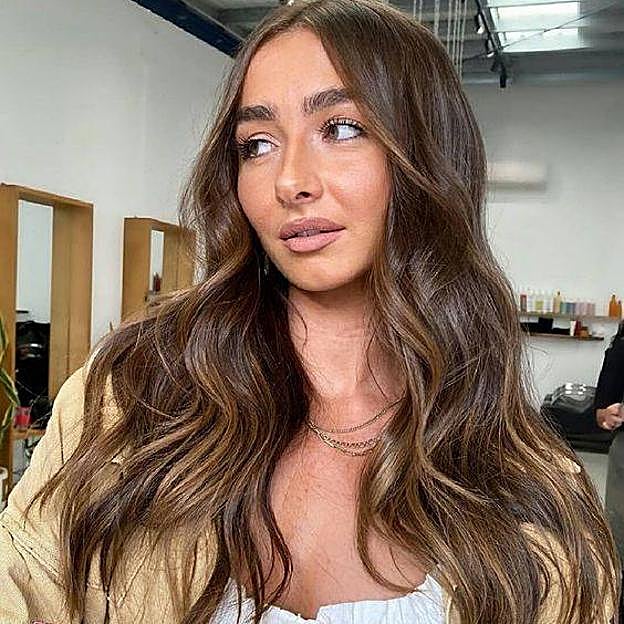 Mechas woodlights para morenas tendencia en 2024