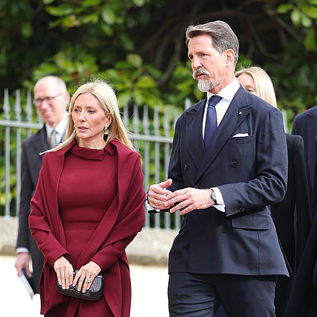 Pablo de Grecia y su mujer, Marie-Chantal Miller, en el funeral celebrado en la capilla de San Jorge en Londres. 