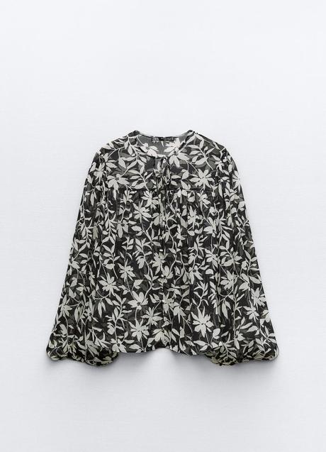 Imagen - Blusa con estampado de flores de Zara (25,99 euros)