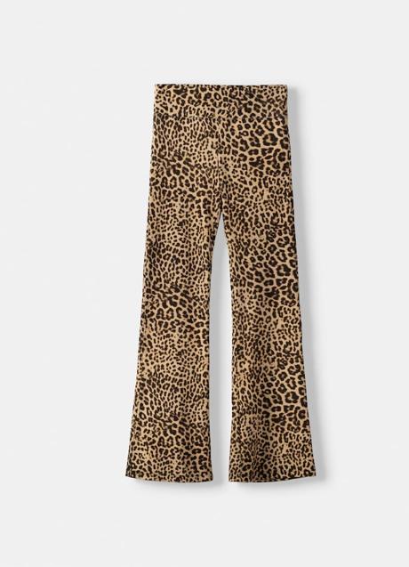 Imagen - Pantalón estampado de Bershka (22,99 euros)