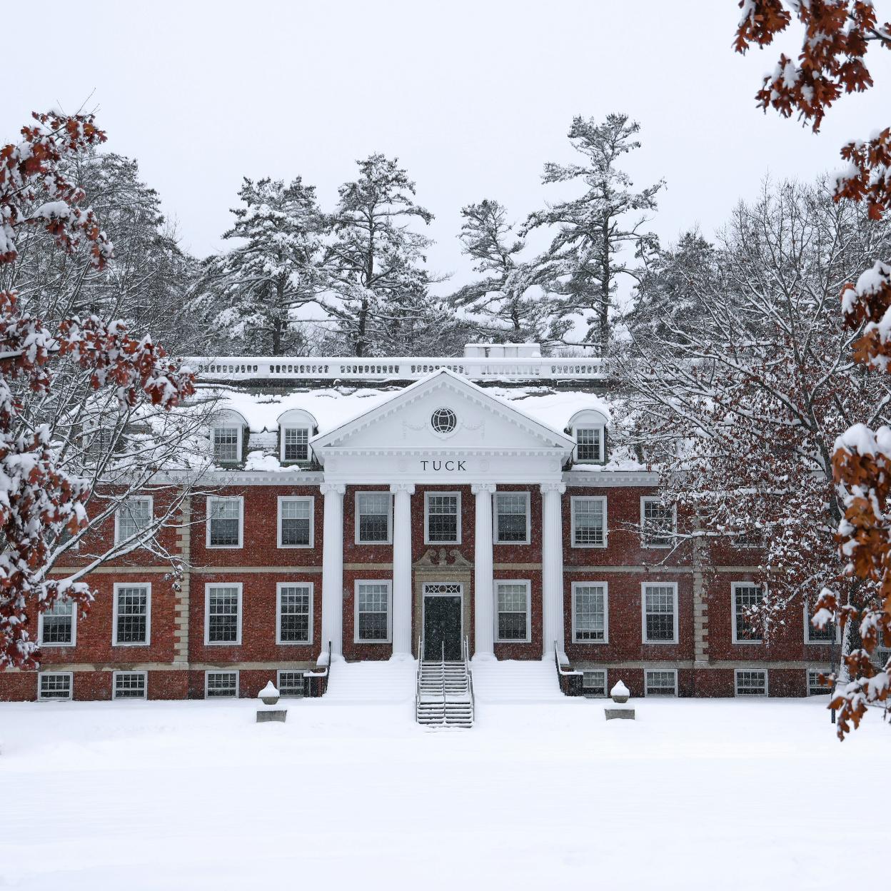 Fachada de la Universidad de Darmouth, en el estado de New Hampshire en el que se ambienta la novela de Makkai.