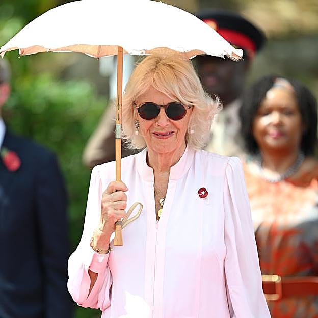 Camilla, reina a la fuga: por qué ha huido de Inglaterra en el peor momento para los Windsor (y dónde se esconde) 