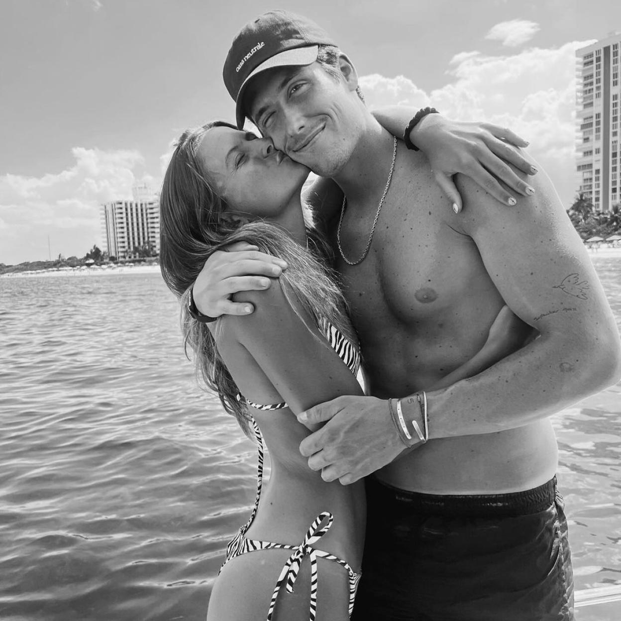 Nacho Aragón junto a su prometida Bea Gimeno. 