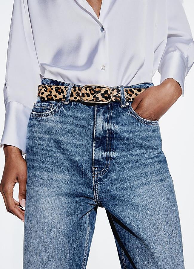 Imagen - Cinturón con estampado de leopardo de Zara.