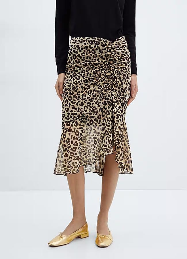Imagen - Falda midi con estampado de leopardo de Mango.