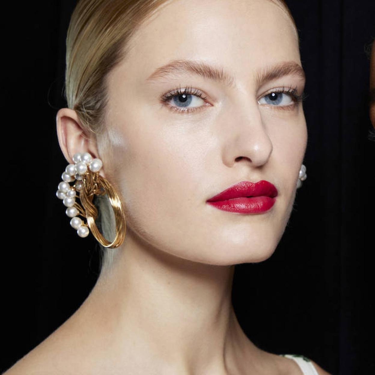 Modelo con labial para primavera