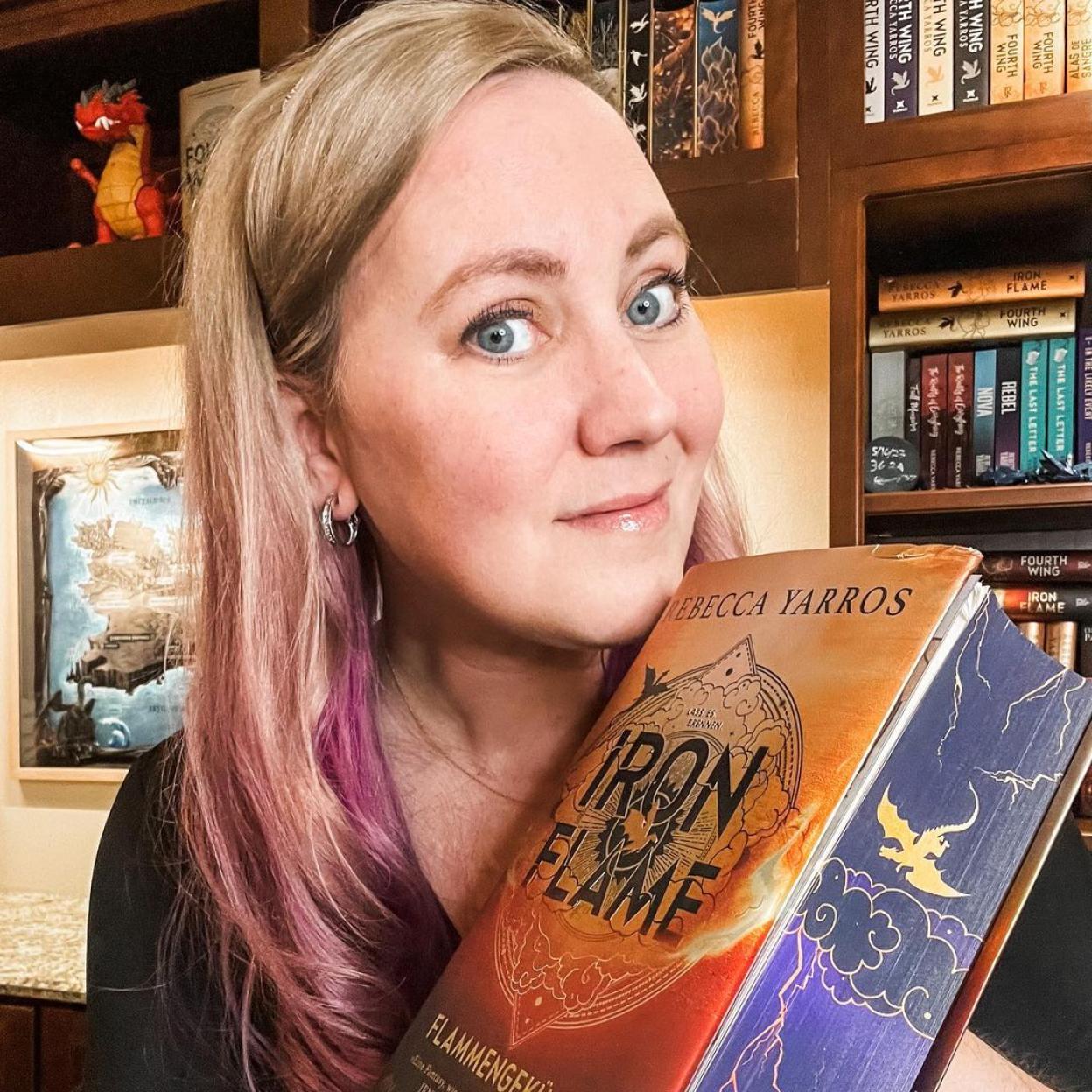 Rebecca Yarros, autora de Alas de hierro.