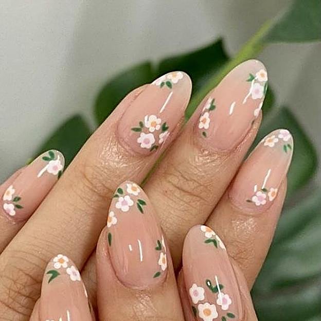 Uñas con flores sencillas tipo margaritas