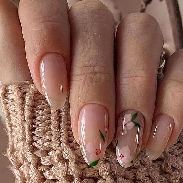 Uñas con flores japonesas sencillas para primavera