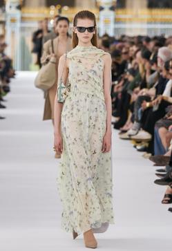 Imagen secundaria 2 - Vestidos de flores vaporosos de Zimmermann y Givenchy.