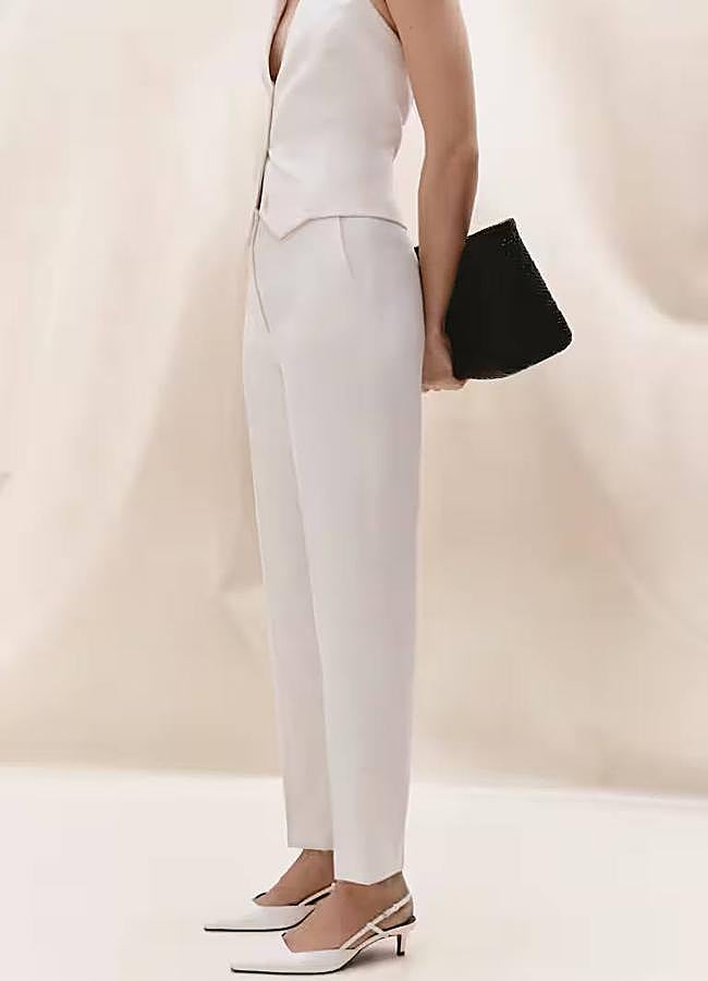 Imagen - Look de lujo silencioso con traje blanco