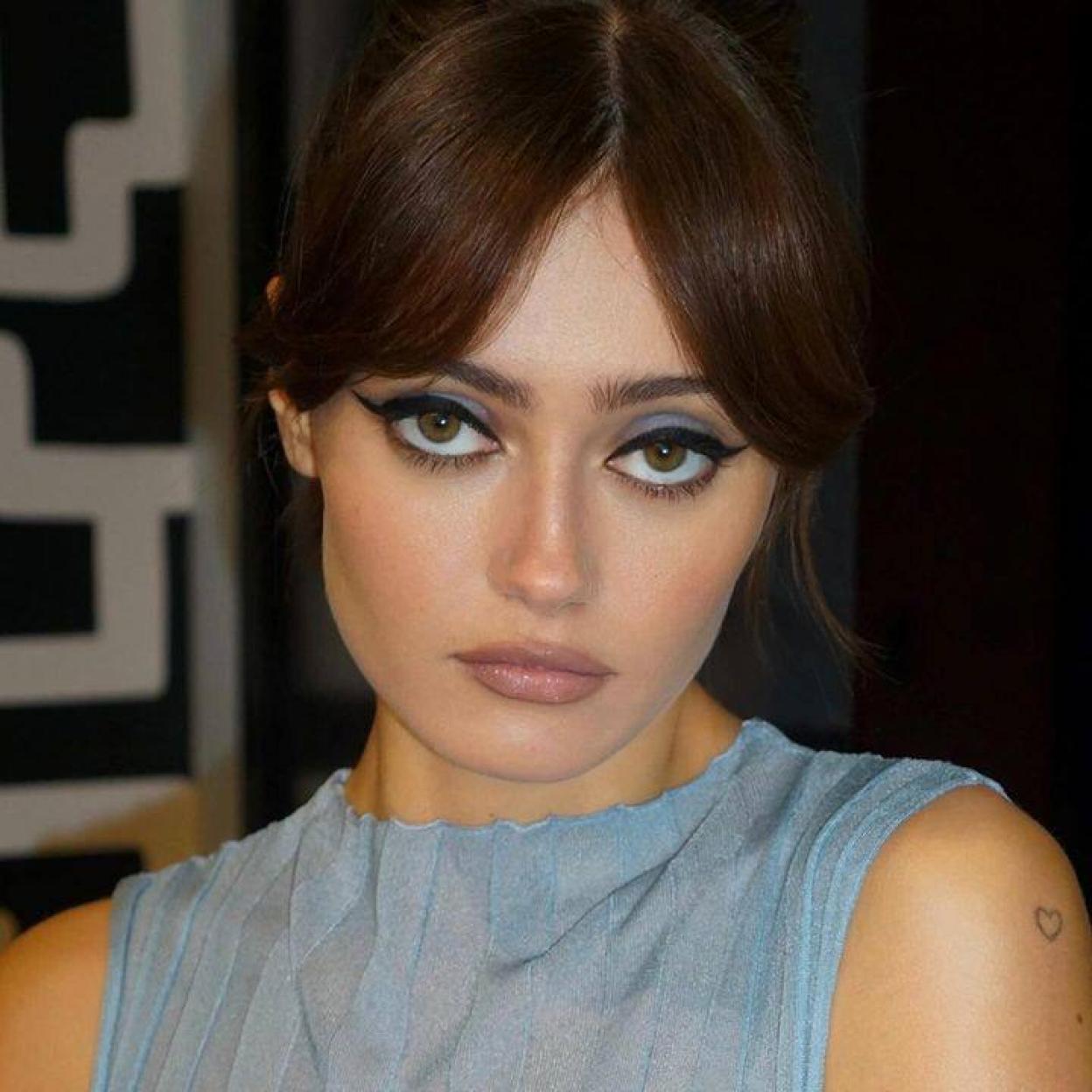 Ella Purnell con maxi eyeliner