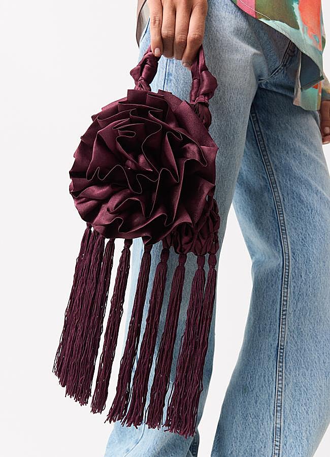 Imagen - Bolso flor con detalle de flecos de Parfois (35,99 euros).