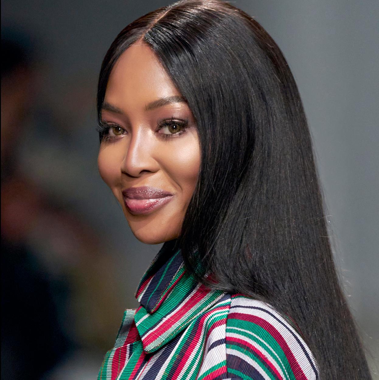 Naomi Campbell con el pelo liso.