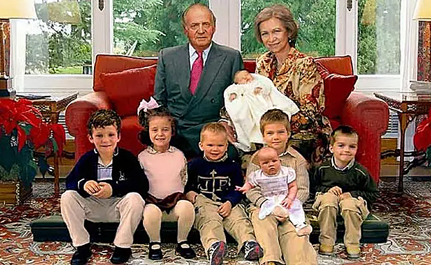 La imagen manipulada por la reina emérita.