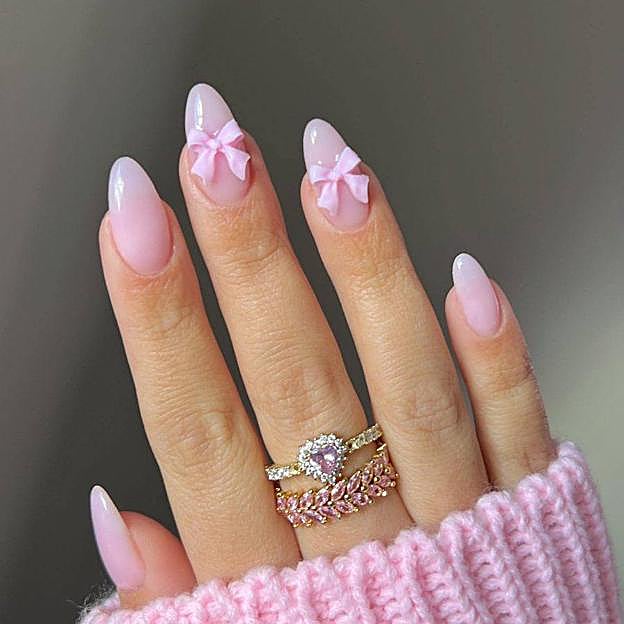 Uñas coquette con detalle de accesorios 3D