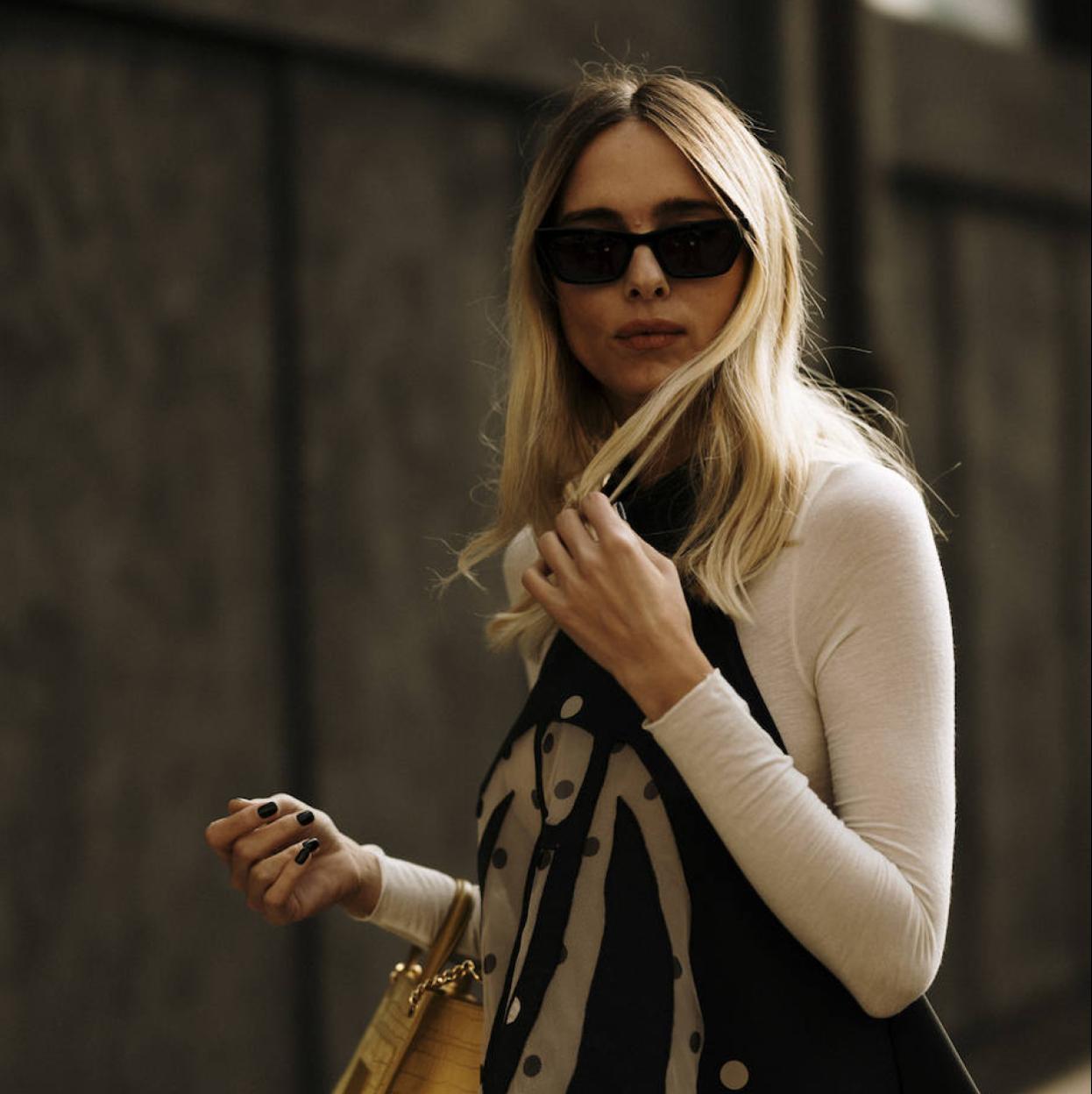 Modelo con pelo bonito y de aspecto saludable