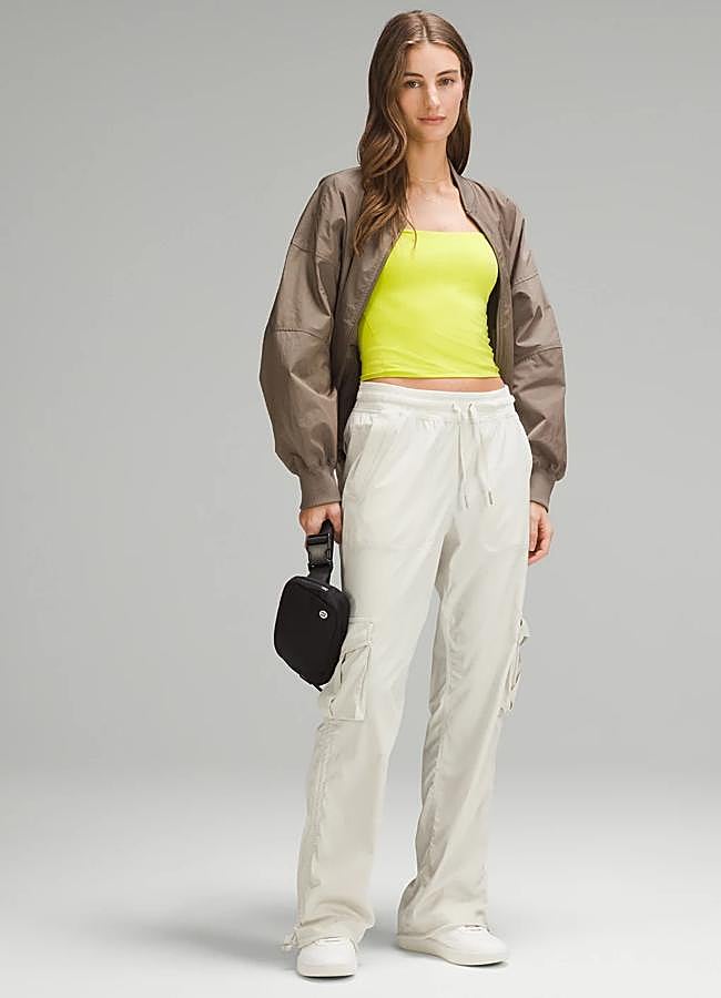 Imagen - Pantalón cargo de corte holgado de Lululemon.