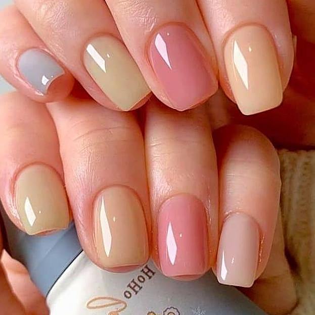 Manicura jelly multicolor para primavera