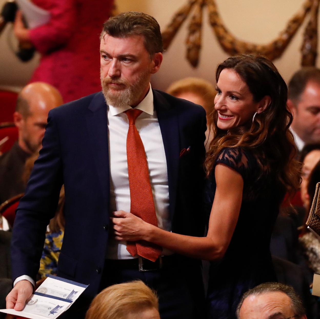 El escritor y abogado irlandés Robert Gavin Bonnar, junto a Telma Ortiz. 