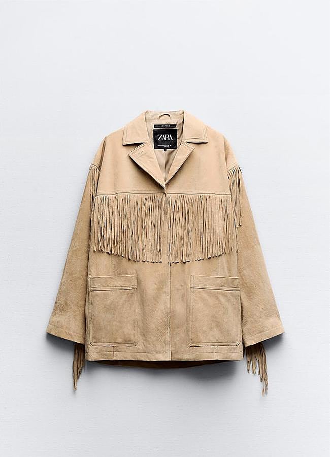 Imagen - Chaqueta de ante con flecos de Zara.