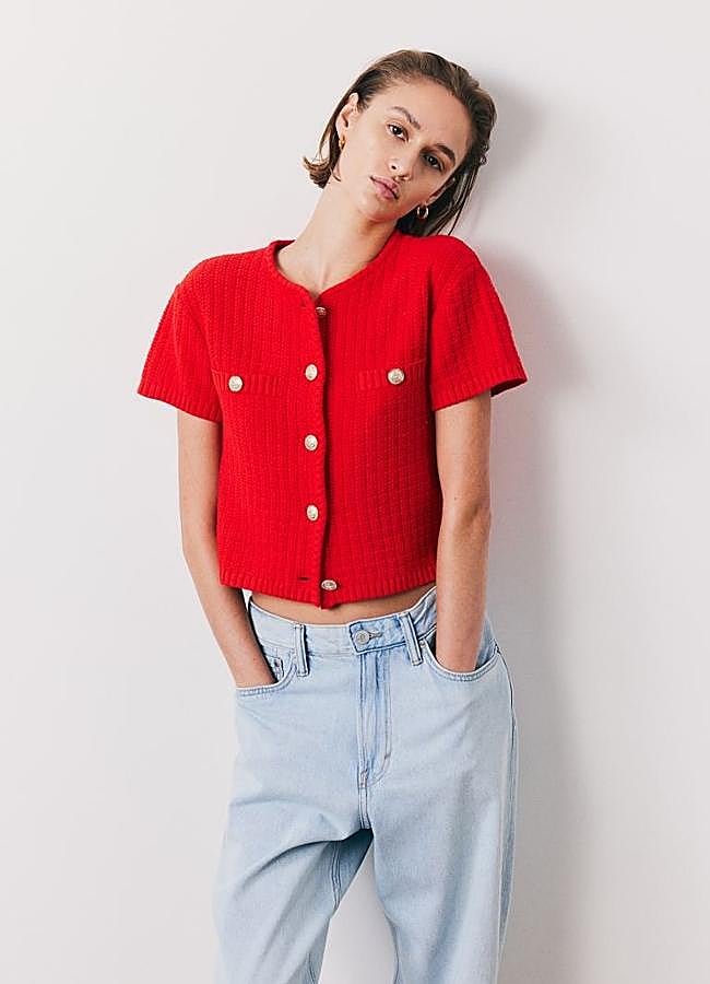 Imagen - Cárdigan rojo de manga corta de H&M, 29,99 euros.