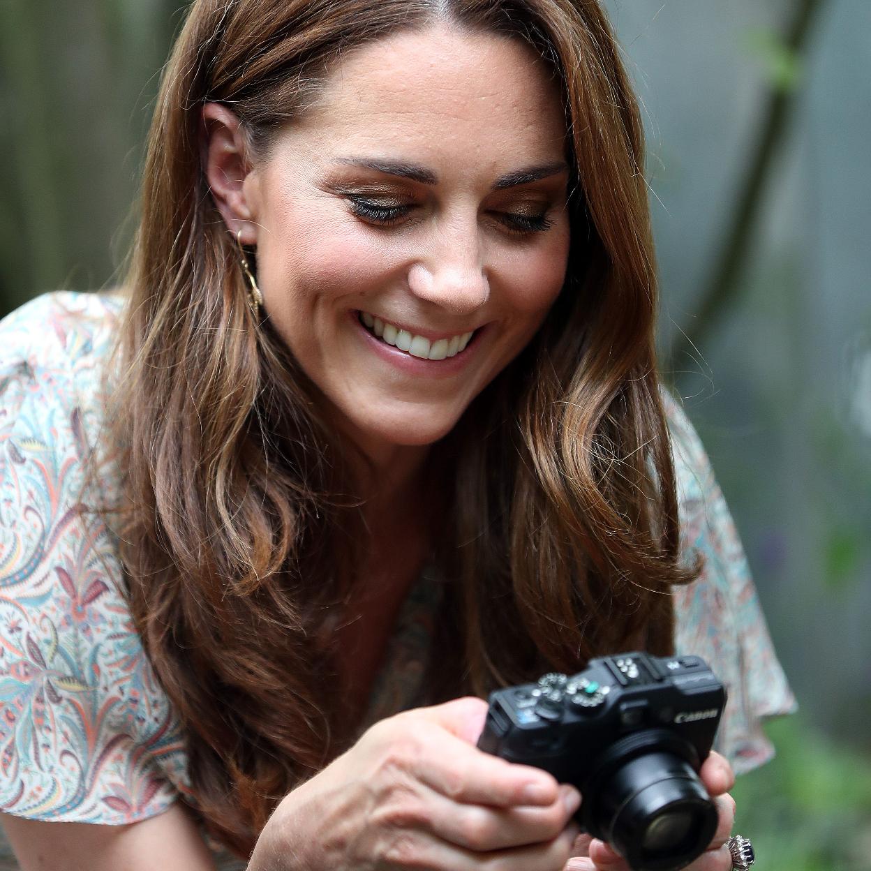 Kate Middleton y su cámara de fotos. 