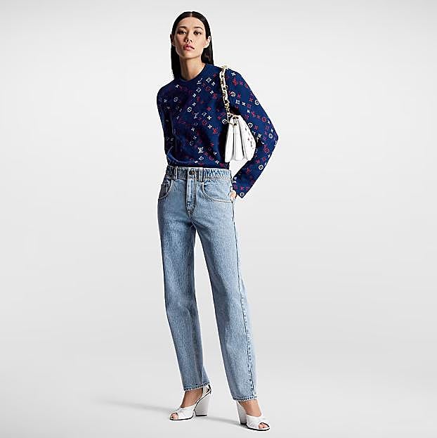 Imagen principal - Vaqueros de Louis Vuitton (1.350 euros); pantalones sastre de Adolfo Domínguez (220 euros) y falda negra dénim de Max Mara (450 euros).