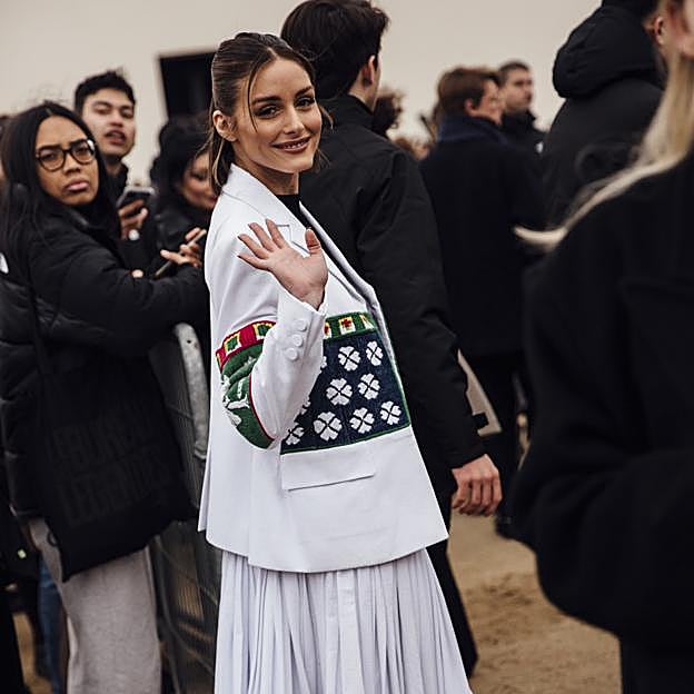 Faldas largas plisadas, la única tendencia que importa ahora mismo