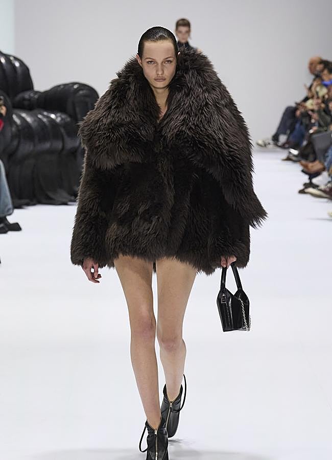Imagen - Desfile de Acne Studios de otoño-invierno 24/25. Foto: Launchmetrics spotlight