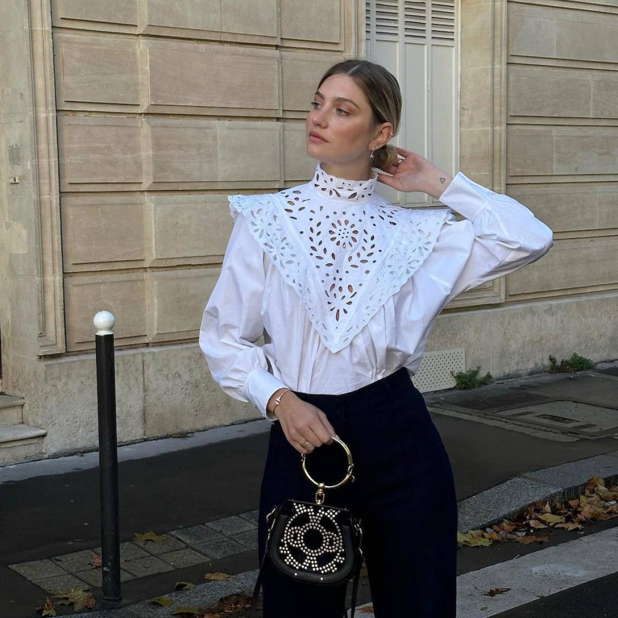 Influencer con camisa bonita para primavera