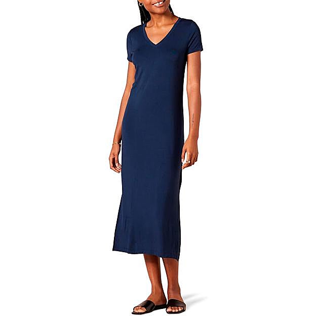 Vestido midi sencillo en azul marino de Amazon Essentials.