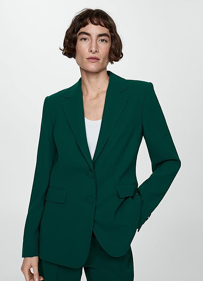Imagen - Blazer en verde oscuro de Mango.