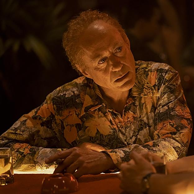 Robert Downey Jr en una imagen de El simpatizante, la producción en la que interpreta a varios personajes. 