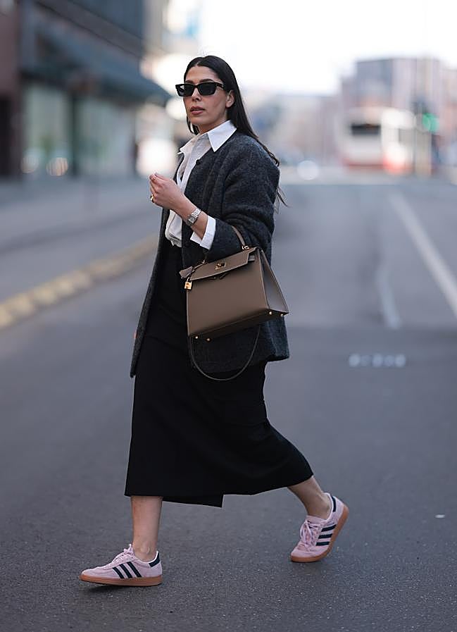 Imagen - Look con Adidas Handball Spezial en color rosa. FOTo: Getty.