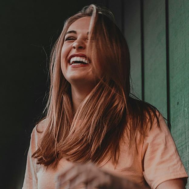 Las personas felices eligen el tiempo libre sobre el dinero, siempre y cuando tengan suficiente como para vivir. 