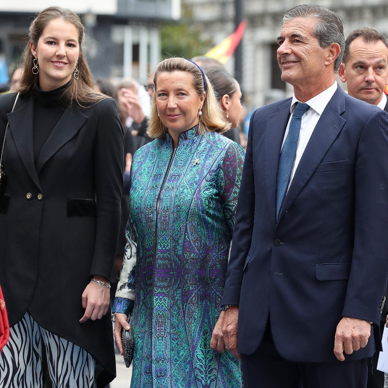 Victoria López-Quesada junto a su madre, Cristina de Borbón-Dos Sicilias y su padre, Pedro López-Quesada. 
