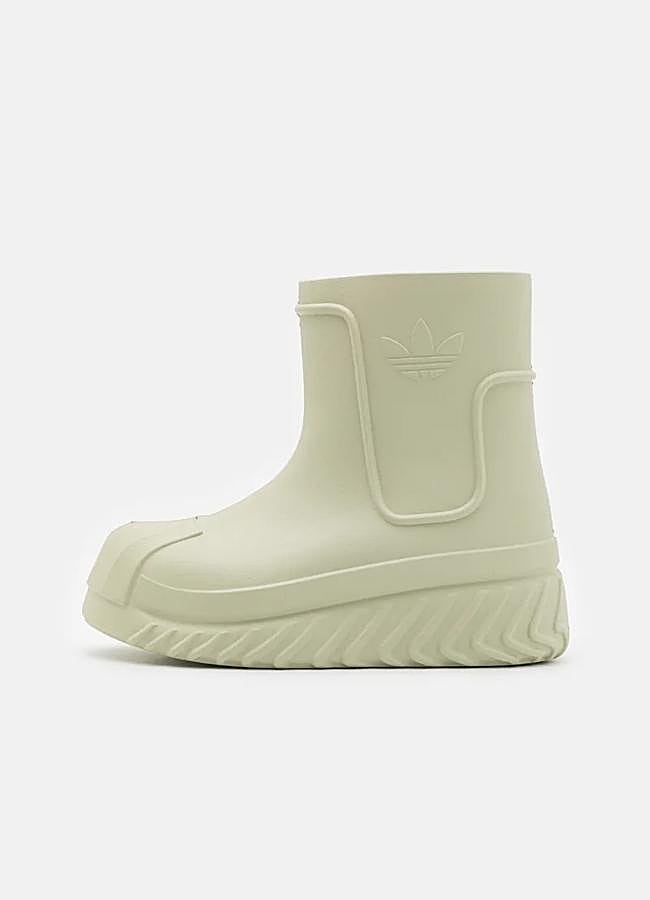 Imagen - Botines verde agua de goma de Adidas, 99,95 euros.