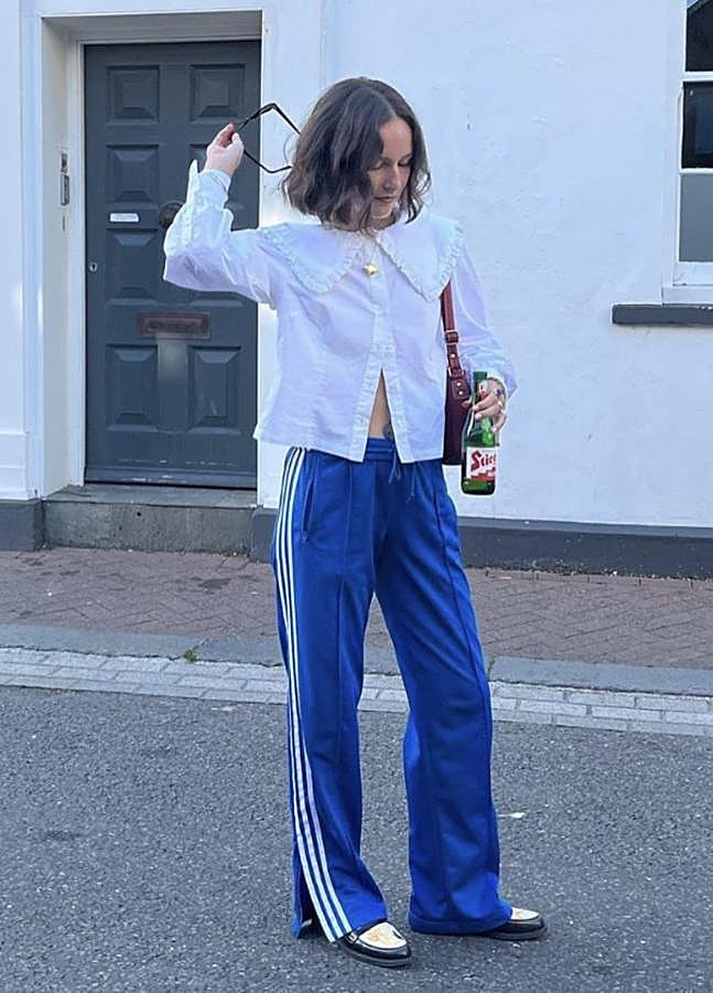 Imagen - Los pantalones de chándal de Adidas combinados con una camisa de cuello peter pan/Instagram