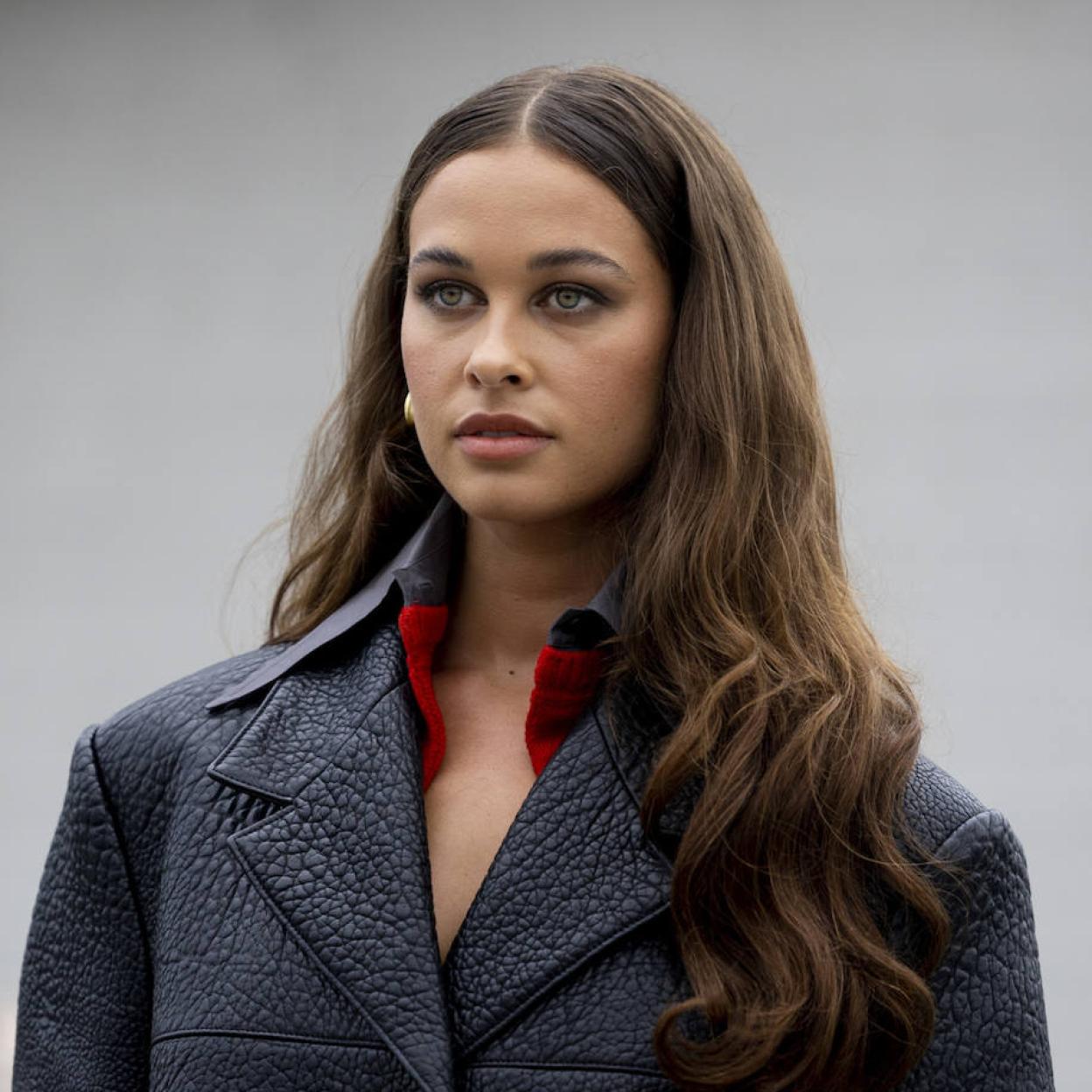 Influencer con piel sin imperfecciones