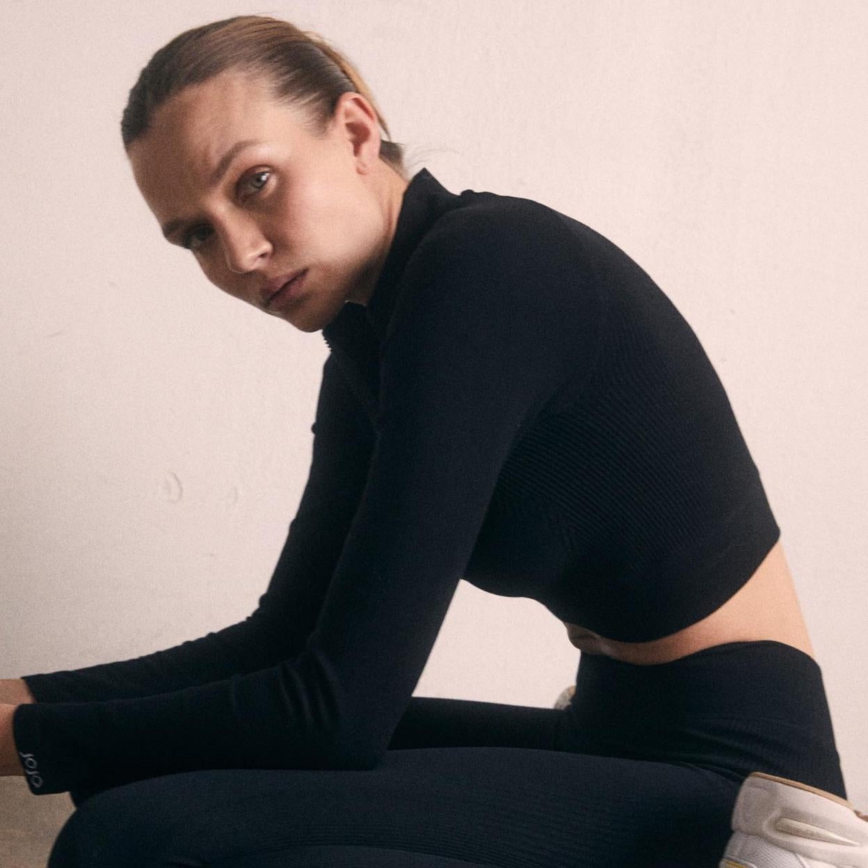 Mujer con ropa deportiva. 