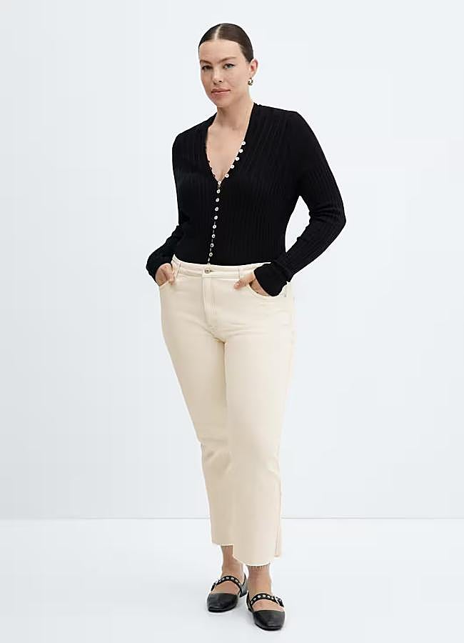 Imagen - Vaquero flare crop en blanco roto de Mango.