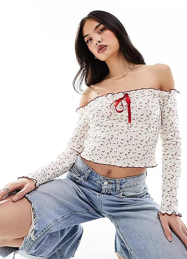 Imagen - Camiseta de cerezas con escote bardot