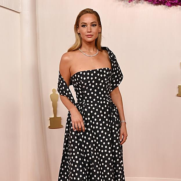 Los lunares son los reyes de la primavera: pantalones, vestidos y faldas con este estampado