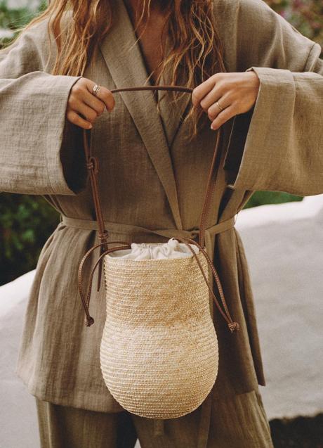 Imagen - Bolso de rafia de Zara (35,99 euros)