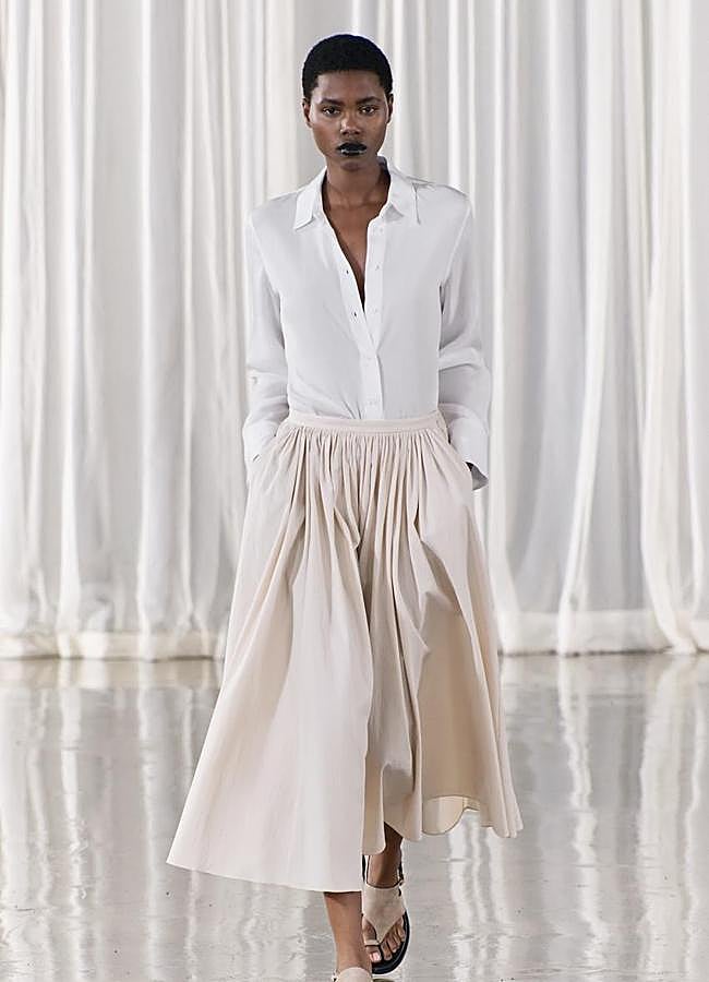 Imagen - Falda beige de Zara, 49,95 euros.