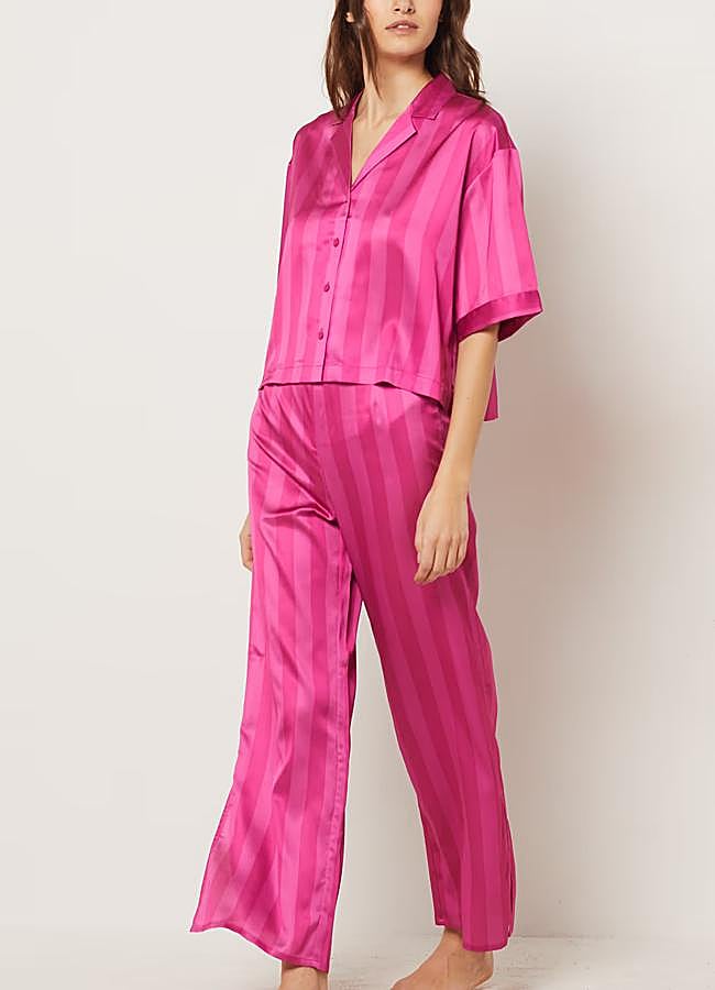Imagen - Pijama en fucsia con tejido satinado de Etam.