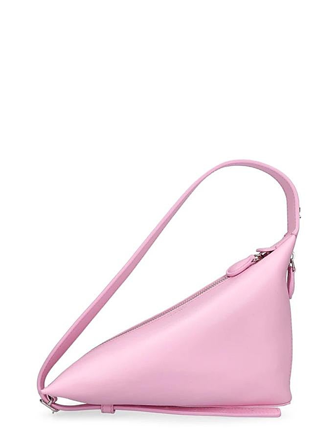 Imagen - Bolso rosa triángulo de Courregès, 341 euros.