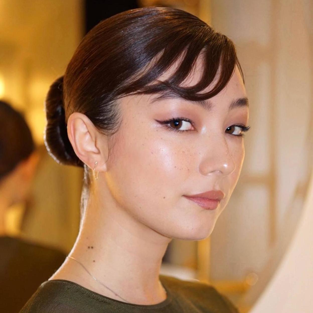 Modelo coreana con piel perfecta